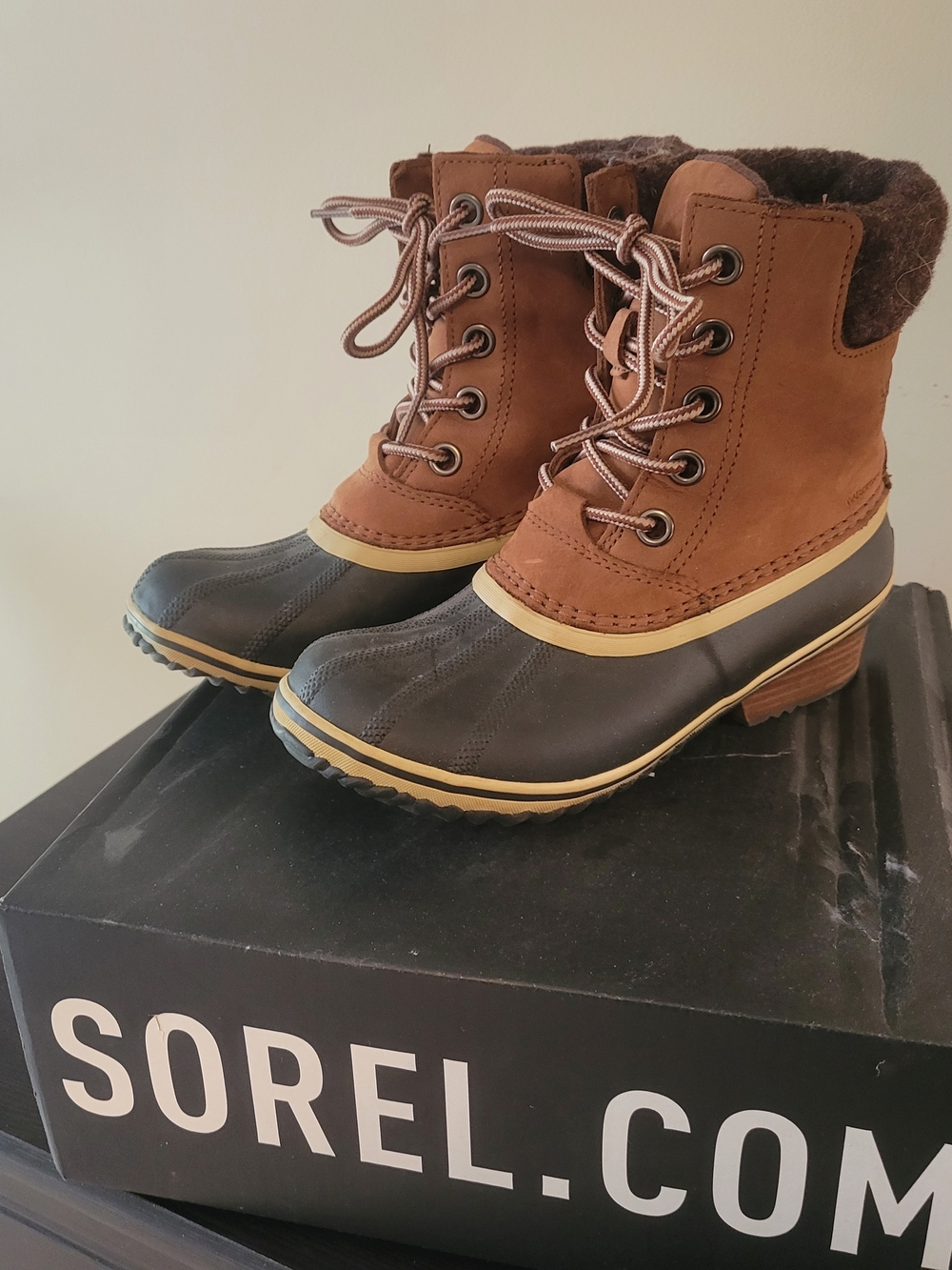 Sorel Brown Leather and Black Winter Lace Boots